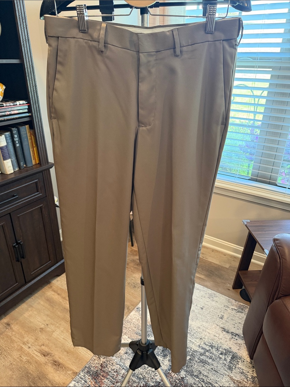 Haggar Men’s dress slacks 32x30 flat front straight fit